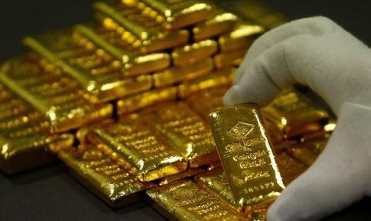 Giá vàng tăng lên mức cao nhất trong gần 9 năm qua. Ảnh: Express