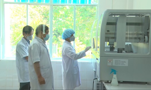 Hệ thống xét nghiệm Realtime PCR tự động ở Quảng Nam. Ảnh: Thanh Chung