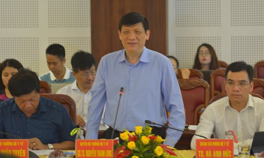 Quyền Bộ trưởng Bộ Y tế Nguyễn Thanh Long phát biểu tại hội nghị. Ảnh TT