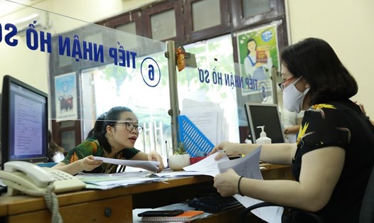 Tại sao doanh nghiệp được miễn thuế nhưng không được miễn đóng BHXH? Ảnh Hải Nguyễn.