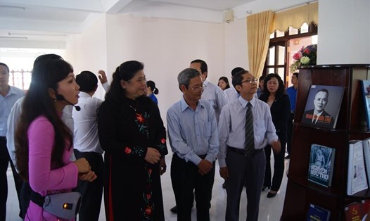 Đền tưởng niệm luật sư Nguyễn Hữu Thọ ở Long An luôn đón nhiều khách tham quan. Ảnh: Hữu Lý