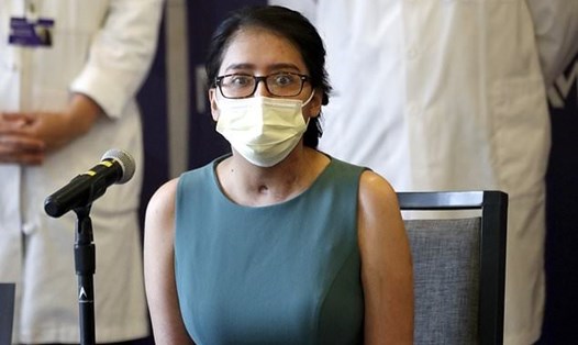 Mayra Ramirez, bệnh nhân COVID-19 đầu tiên được phép phổi tại Mỹ. Ảnh: AP.