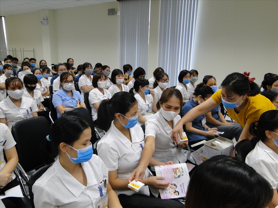 Công nhân lao động tại buổi truyền thông. Ảnh: Bá Mạnh