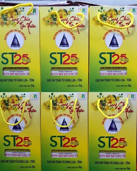 Gạo ngon nhất thế giới ST25 được đóng gói như thế này rất được mọi người ưa chuộn (ảnh Nhật Hồ)