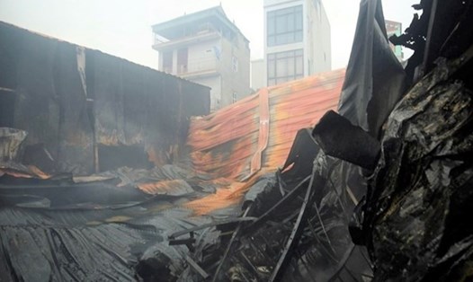Hiện trường vụ cháy xưởng khiến 8 người thiệt mạng tại quận Nam Từ Liêm. Ảnh: T.Hoàng.