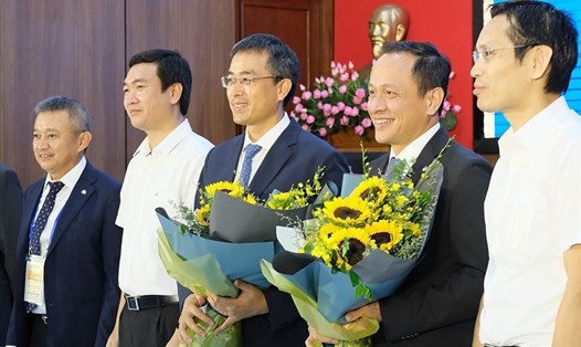 Tân Chủ tịch HĐQT Vietnam Airlines Đặng Ngọc Hòa (thứ 3 từ trái sang) tại Đại hội Cổ đông ngày 10.8.2020. Ảnh: Đ.T