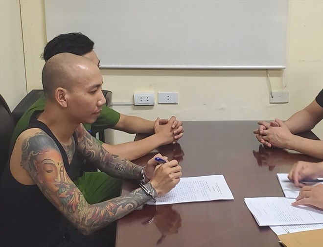 Nguồn cơn "giang hồ mạng" Phú Lê sai đàn em đánh mẹ của "hotgirl xăm trổ"