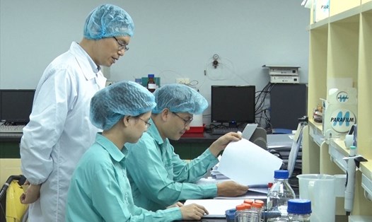 Nghiên cứu sản xuất vaccine COVID-19 tại Việt Nam. Ảnh: Tô Thế