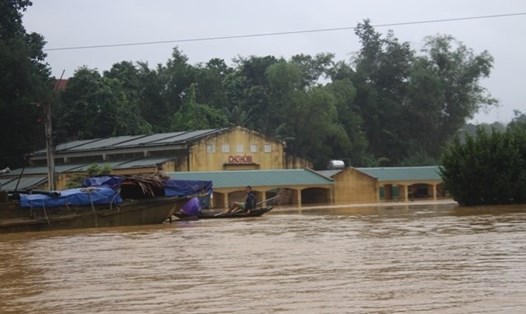 Chợ Hôm xã Phương Mỹ (nay là Điền Mỹ), huyện Hương Khê bị ngập lụt. Ảnh: Trần Tuấn