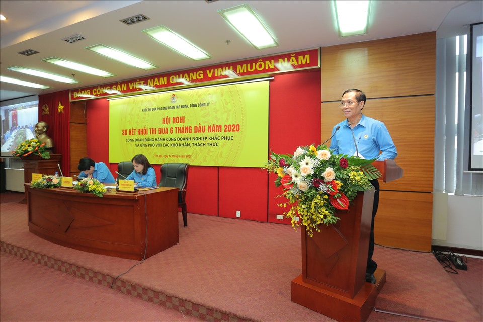 Đồng chí Nguyễn Văn Toản, Phó Trưởng Ban phụ trách Ban Chính sách Kinh tế Xã hội và Thi đua khen thưởng Tổng Liên đoàn Lao động Việt Nam phát biểu chỉ đạo. Ảnh: CĐ DK