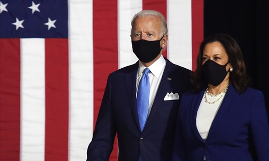 Ông Joe Biden và bà Kamala Harris ra mắt liên danh tranh cử hôm 12.8. Ảnh: AFP