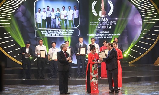 Báo Lao Động nhận giải A Giải Báo chí quốc gia lần thứ XIV-2019. Ảnh: Hải Nguyễn