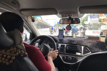 Tư thế ngồi thoải mái là một trong những yếu tố lái xe an toàn khi di chuyển ở tốc độ cao - Ảnh Hải Nguyễn