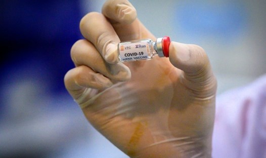 Mỹ cam kết cung cấp vaccine COVID-19 miễn phí cho người dân. Ảnh: AFP