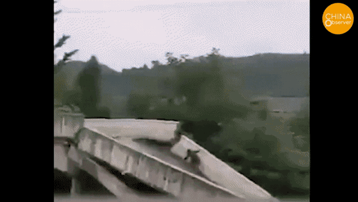 Lũ lụt làm đổ nhà, cầu ở tỉnh Giang Tây, Trung Quốc. Nguồn: China Observer