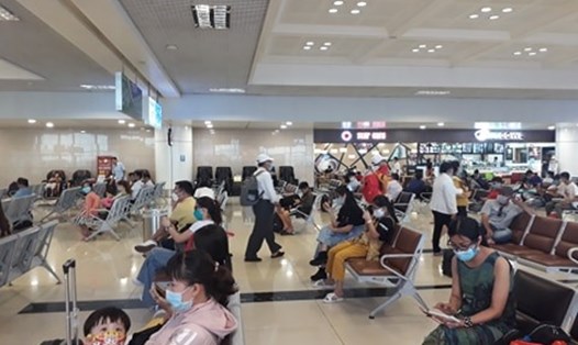 Lượng khách đến và đi tại sân bay Nội Bài tiếp tục giảm mạnh. Ảnh ĐT