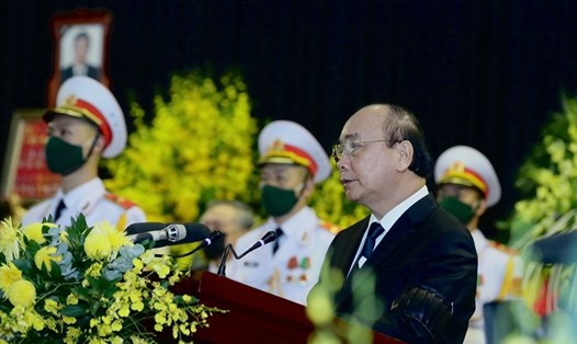 Thủ tướng Chính phủ Nguyễn Xuân Phúc đọc lời điếu văn tại Lễ truy điệu nguyên Tổng Bí thư Lê Khả Phiêu. Ảnh HN