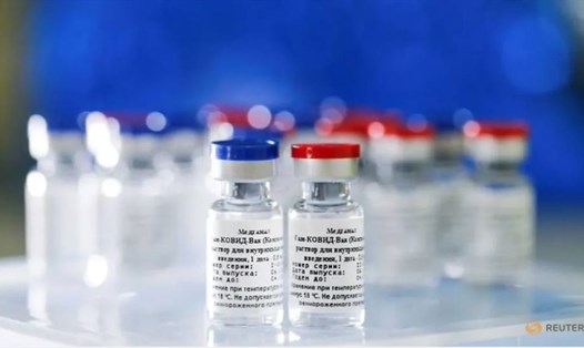 Các mẫu vaccine chống bệnh dịch COVID-19 được phát triển bởi Viện nghiên cứu Dịch tễ và Vi sinh vật học Gamaleya, ở Mátxcơva, Nga. Ảnh: RDIF