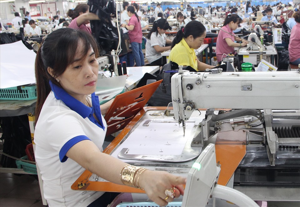 Công đoàn các KCN Bình Dương phát động thi đua sản xuất, sáng tạo làm lợi cho cả DN và NLĐ . Ảnh: Đình Trọng