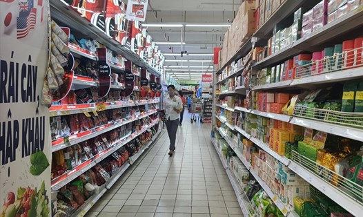 Trong khoảng 1 tuần vừa qua, lượng khách đến siêu thị tại TPHCM mua sắm giảm khoảng 50%. Ảnh minh họa: Anh Nhàn