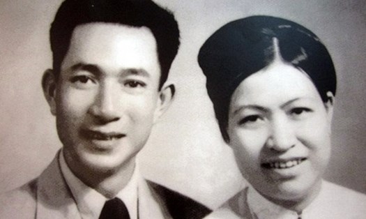 Doanh nhân Trịnh Văn Bô và vợ - bà Hoàng Thị Minh Hồ. Ảnh trưng bày tại triển lãm. Ảnh PV