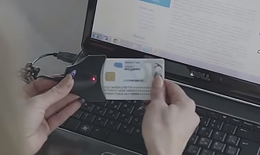 Sử dụng thẻ căn cước công dân điện tử tại Estonia. Ảnh: e-estonia.com.