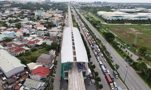Tuyến metro số 1 (Bến Thành - Suối Tiên) nằm ở khu vực phía Đông TPHCM đang được xây dựng, dự kiến hoàn thành vào cuối năm 2021 - ảnh Minh Quân