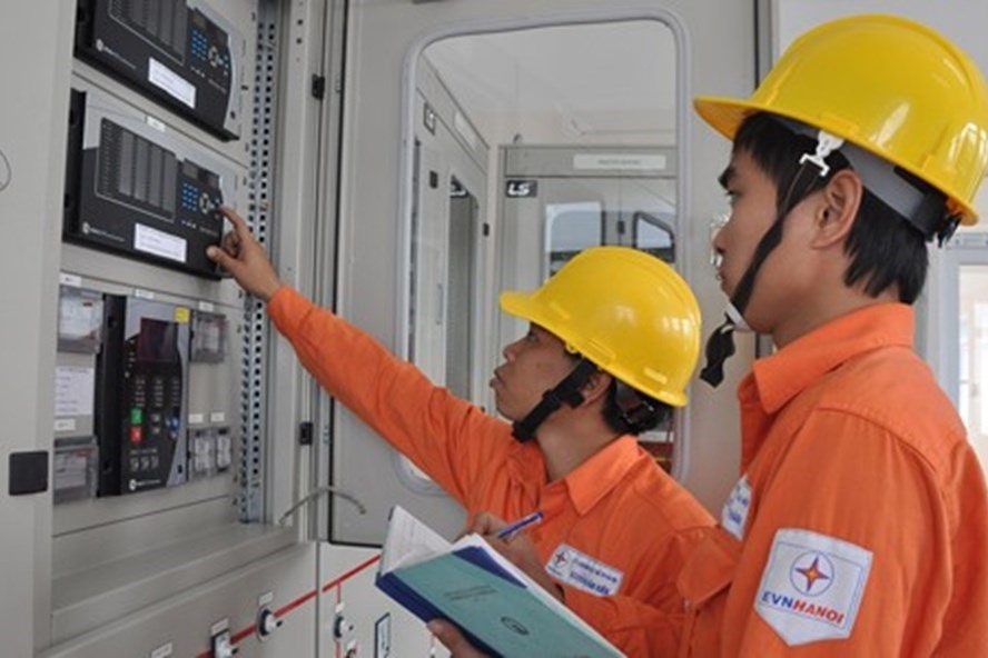 Chia theo bậc thang, công khai minh bạch, hộ nào tiêu dùng càng tiết kiệm thì lọt vào bậc giá rẻ nhất, còn ai xài nhiều hơn đương nhiên chấp nhận chi phí tiền điện cao hơn. Ảnh: M.P