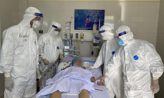 Các bác sĩ Bệnh viện Chợ Rẫy hỗ trợ công tác điều trị bệnh nhân COVID-19 tại Đà Nẵng. Ảnh: Bệnh viện cung cấp