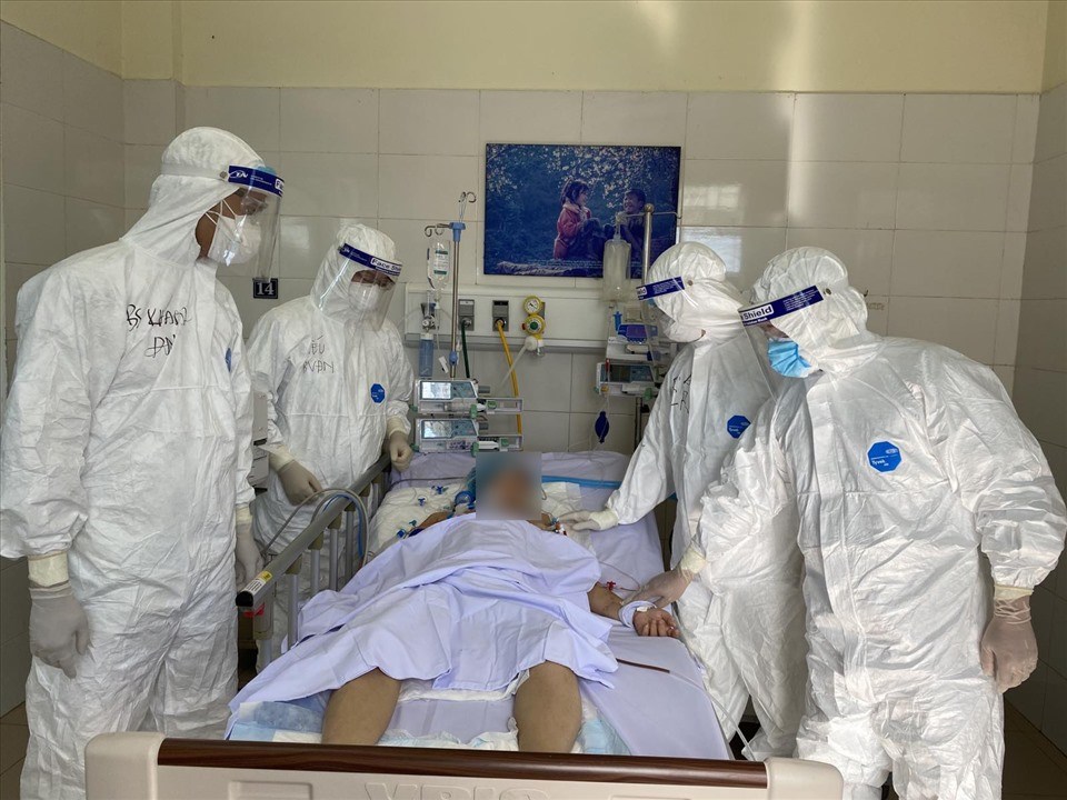 Các bác sĩ Bệnh viện Chợ Rẫy hỗ trợ công tác điều trị bệnh nhân COVID-19 tại Đà Nẵng. Ảnh: Bệnh viện cung cấp Các bác sĩ Bệnh viện Chợ Rẫy hỗ trợ công tác điều trị bệnh nhân COVID-19 tại Đà Nẵng. Ảnh: Bệnh viện cung cấp