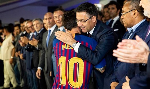 Chủ tịch Josep Maria Bartomeu có giữ được Lionel Messi trong bối cảnh thất vọng hiện nay? Ảnh: FCBN