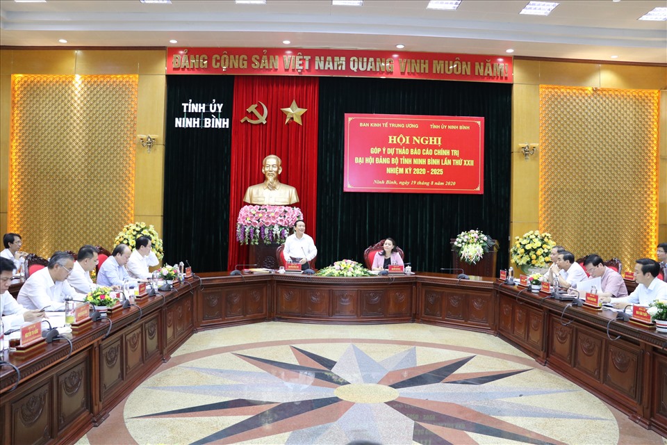 Đồng chí Nguyễn Hồng Sơn, Phó Trưởng Ban Kinh tế Trung ương làm việc tại Ninh Bình.