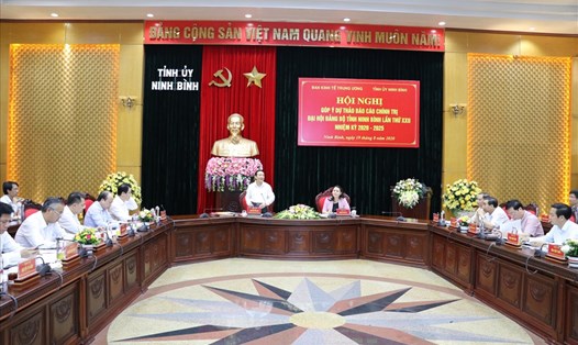 Đồng chí Nguyễn Hồng Sơn, Phó Trưởng Ban Kinh tế Trung ương làm việc tại Ninh Bình.