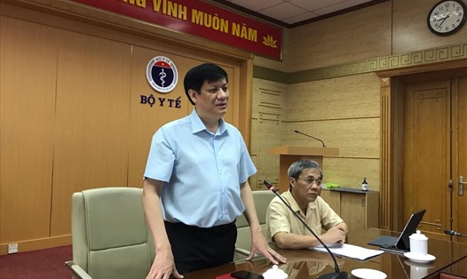 Quyền Bộ trưởng Bộ Y tế Nguyễn Thanh Long chủ trì cuộc giao ban sáng 2.8. Ảnh: Thùy Linh