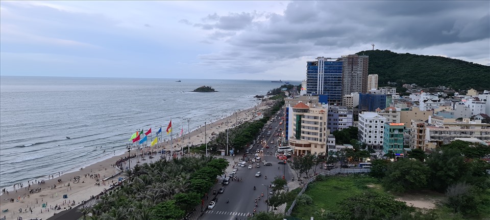 Chưa kịp hồi sức sau đợt sóng đại dịch COVID-19 vừa qua thì các doanh nghiệp du lịch lại phải gặp một đợt sóng mới dự báo nhiều khó khăn hơn. Ảnh: Bảo Chương