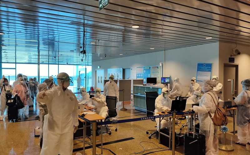 Sân bay Cam Ranh vốn nhộn nhịp đón du khách, nay chỉ còn vài chuyến bay thực sự cần thiết do nhà nước tổ chức đón công dân. Ảnh Phương Linh