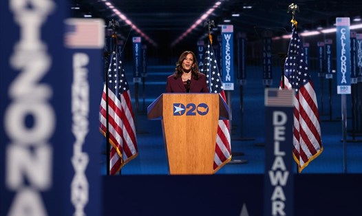 Thượng nghị sĩ Kamala Harris phát biểu nhận đề cử của đảng Dân chủ. Ảnh: Getty Images
