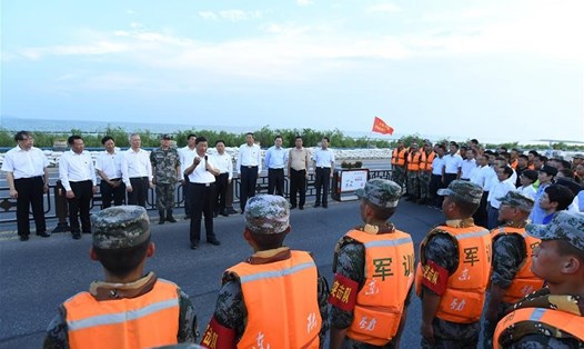 Chủ tịch Tập Cận Bình thăm tỉnh An Huy ngày 19.8. Ảnh: Tân Hoa Xã