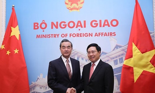 Phó Thủ tướng, Bộ trưởng Ngoại giao Phạm Bình Minh cùng Ủy viên Quốc vụ, Bộ trưởng Ngoại giao Trung Quốc Vương Nghị. Ảnh: Bộ Ngoại giao.