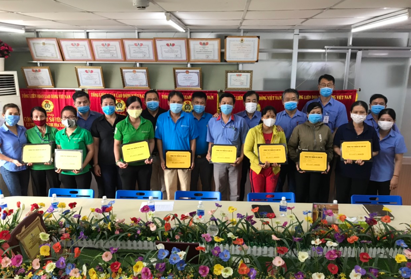 Các trường hợp công nhân có hoàn cảnh khó khăn, bệnh hiểm nghèo được nhận hỗ trợ. Ảnh: Hữu Hoà