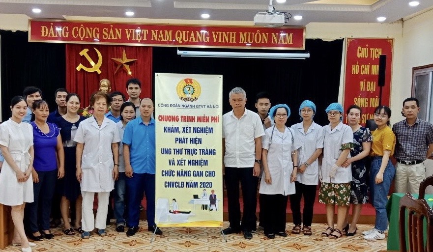 CNVCLĐ ngành Giao thông vận tải Hà Nội được khám, tư vấn sức khỏe miễn phí. Ảnh:CĐ GTVTHN