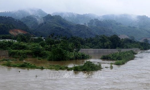 Mực nước sông Hồng tại Việt Nam sau khi Trung Quốc xả lũ hồ chứa thủy điện Mã Đồ Sơn. Ảnh: TTXVN