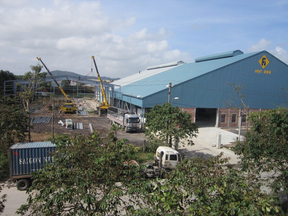 PC Thừa Thiên Huế phối hợp cùng Cty CP Frit Huế đầu tư các công trình điện tại nhà máy Frit Huế. Ảnh: PC Thừa Thiên Huế.