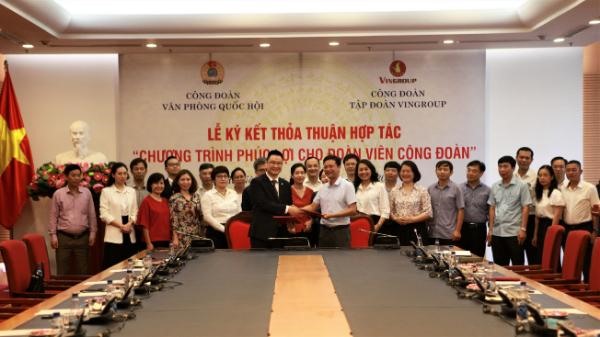 Công đoàn Văn phòng Quốc hội ký kết thỏa thuận hợp tác về chương trình phúc lợi cho đoàn viên công đoàn với Tập đoàn Vingroup. Ảnh: P.Hoa