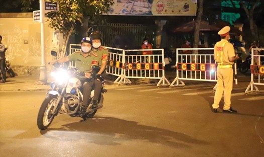 Lực lượng Công an tại Đà Nẵng được huy động 100% vừa thực hiện phòng chống dịch vừa phòng chống tội phạm. Ảnh: Thuỳ Trang