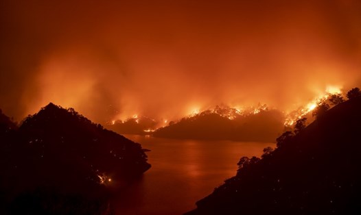Nhiều đám cháy dữ dội bùng phát trên diện rộng trên khắp các khu vực ở tiểu bang California, Mỹ. Ảnh: AFP.
