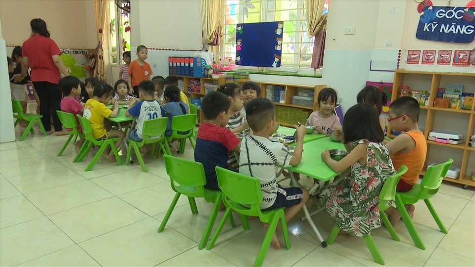 Các trường mầm non tại TPHCM có thể thực hiện cho trẻ ăn bán trú từ ngày 7.9. Ảnh minh hoạ: Linh Chi