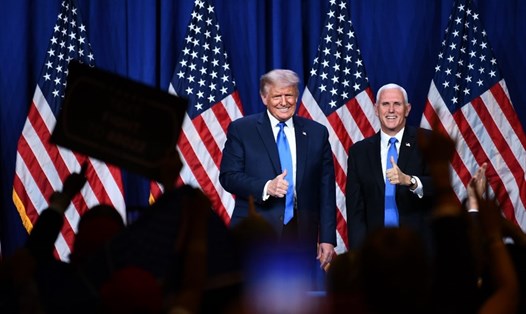 Tổng thống Donald Trump và Phó Tổng thống Mike Pence trong ngày đầu tiên đại hội toàn quốc đảng Cộng hoà, ngày 24.8, tại Charlotte, Bắc Carolina. Ảnh: AFP