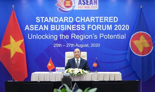 Thủ tướng Nguyễn Xuân Phúc phát biểu khai mạc tại Diễn đàn Kinh doanh ASEAN 2020. Ảnh: VGP