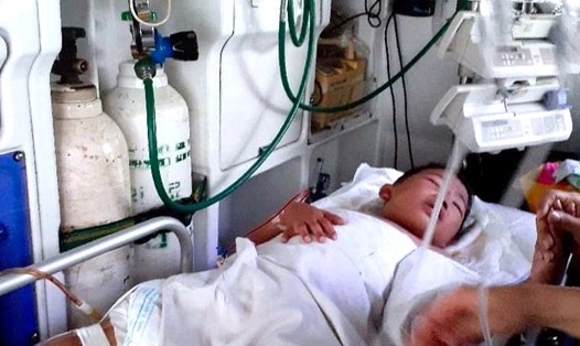 Sự sống của bé Thành Phú Quý đang được duy trì nhờ máy móc và thuốc. 
Ảnh: GĐCC